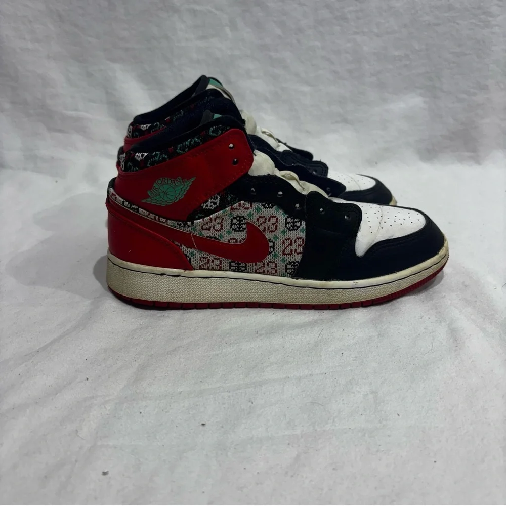 Nike Air Jordan 1 Mid SE PS Holiday Ugly Christmas Sweater DM1208 150 Size 4.5Y